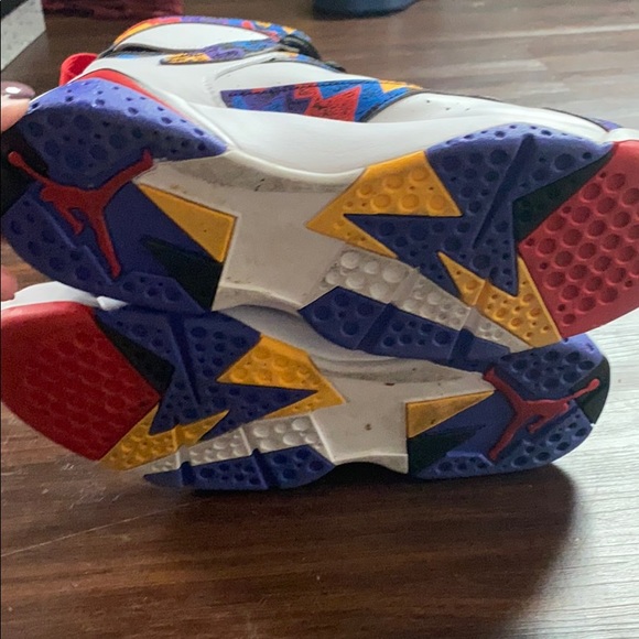 Retro 7 - Picture 2 of 6